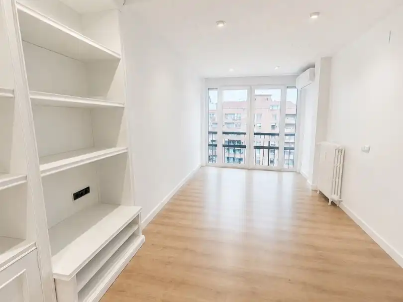 Flat for sale in Calle Islas Filipinas, 40, Vallehermoso Living room of Flat for sale in Madrid Capital with Air Conditioner and Balcony