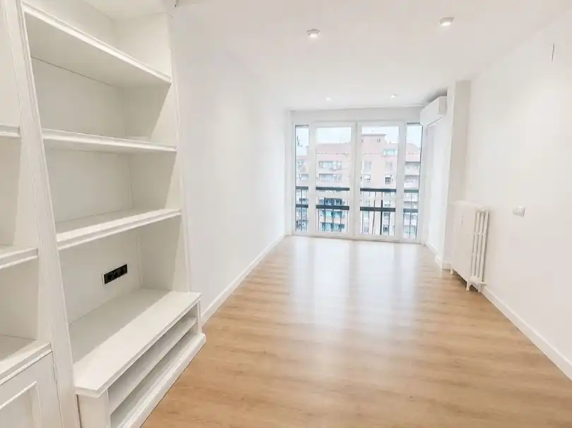 Flat for sale in Calle Islas Filipinas, 40, Vallehermoso Living room of Flat for sale in Madrid Capital with Air Conditioner and Balcony