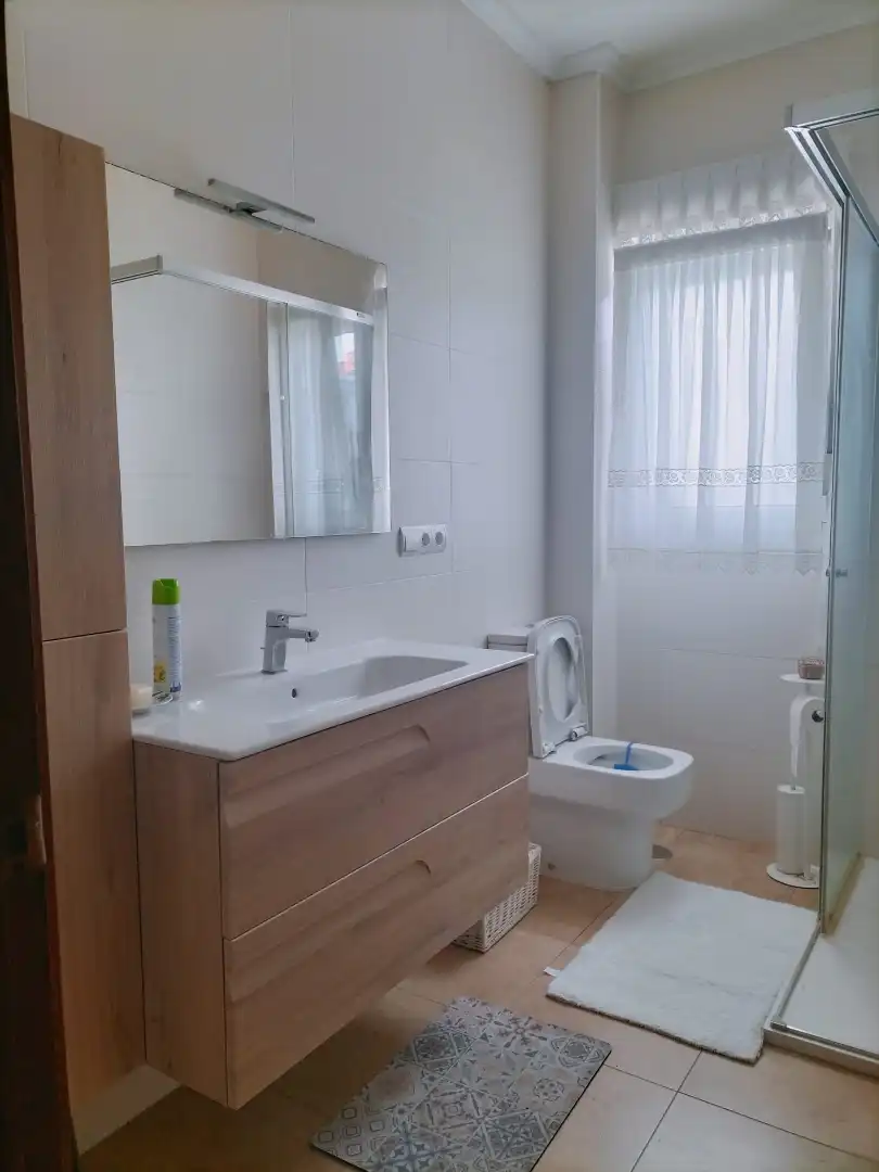 Piso de alquiler en Calle Cajo, Peñacastillo - Nueva Montaña Baño de Piso de alquiler en Santander con Calefacción, Parquet y Amueblado