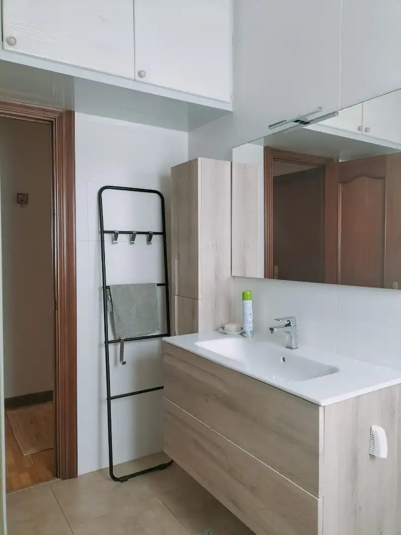 Piso de alquiler en Calle Cajo, Peñacastillo - Nueva Montaña Baño de Piso de alquiler en Santander con Calefacción, Parquet y Amueblado