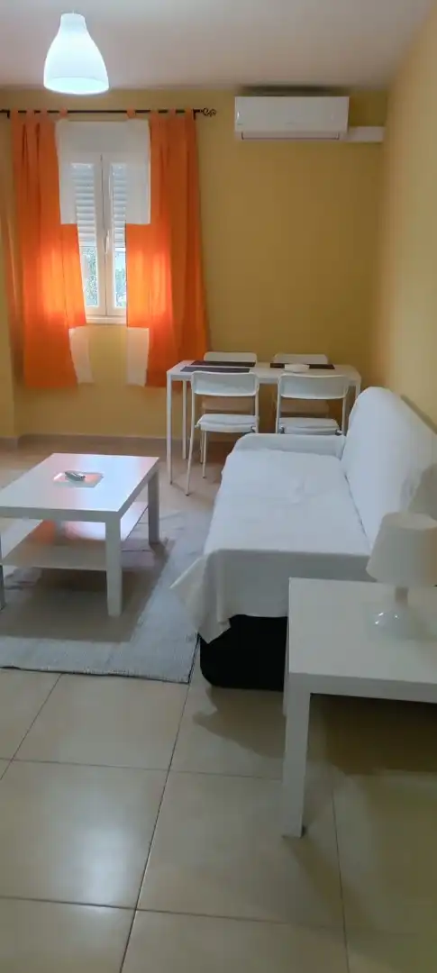 Sala de estar de Piso de alquiler en Cuacos de Yuste con Aire acondicionado, Trastero y Amueblado