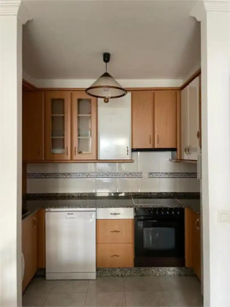 Apartament de lloguer a Santa Uxía de Ribeira Cuina de Apartament de lloguer en Ribeira amb Calefacció, Traster i Moblat
