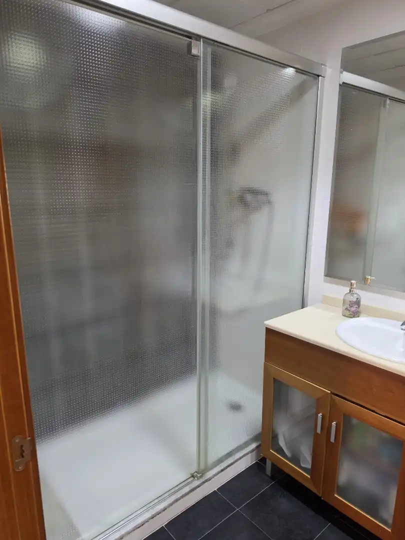 Piso de alquiler en Carrer Curtidors, 2, El Raval - Portes Encarnades Baño de Piso de alquiler en Elche / Elx con Aire acondicionado, Piscina y Balcón