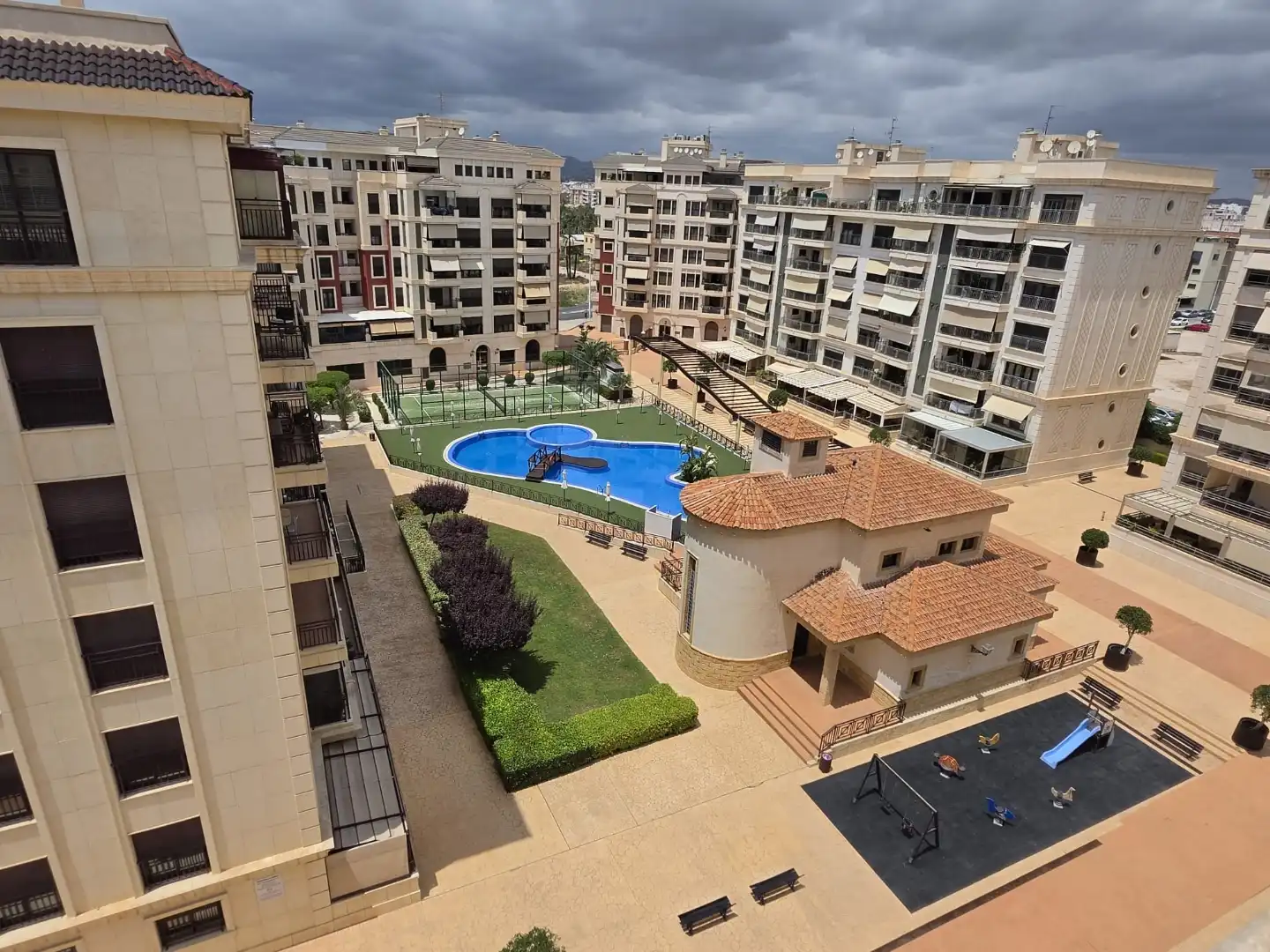 Piso de alquiler en Carrer Curtidors, 2, El Raval - Portes Encarnades Vista exterior de Piso de alquiler en Elche / Elx con Aire acondicionado, Piscina y Balcón