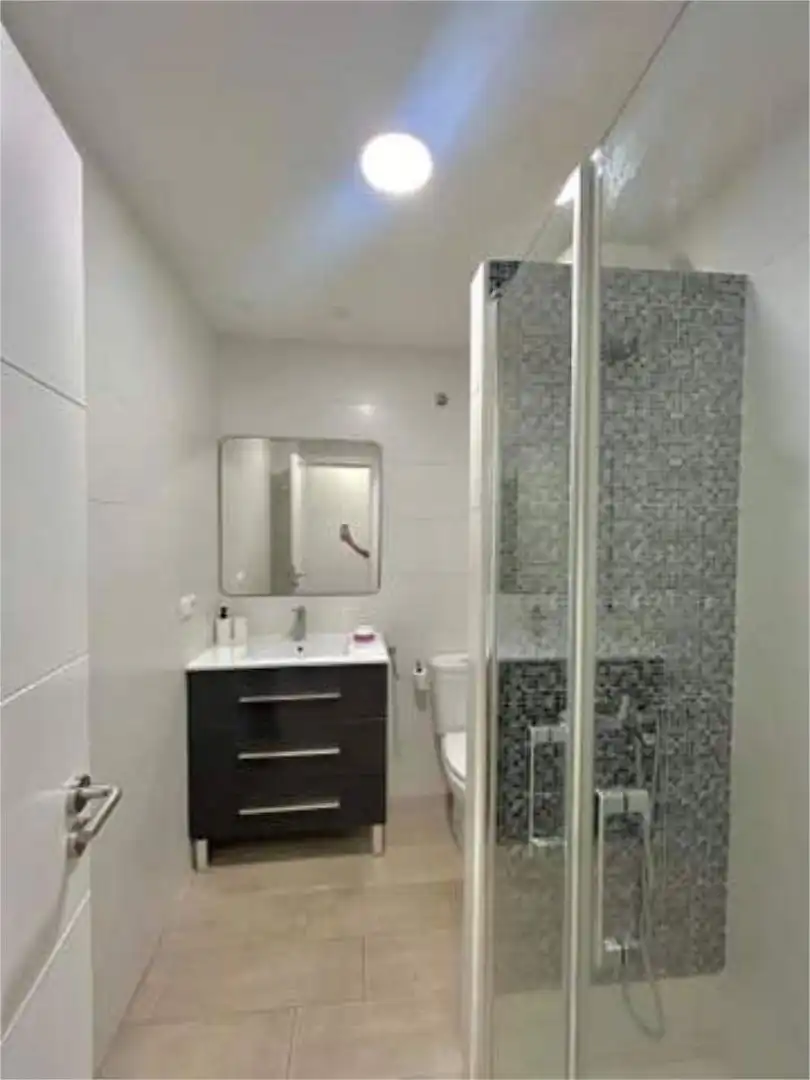 Casa adosada en venta en Santa Catalina - Canteras Baño de Casa adosada en venta en Las Palmas de Gran Canaria con Amueblado