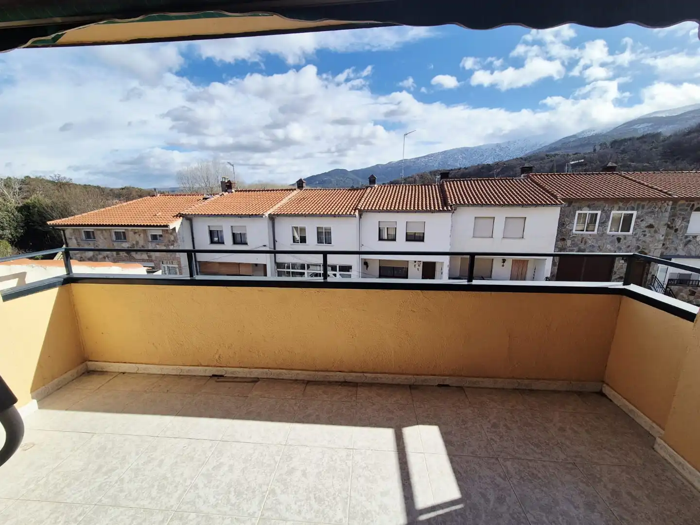 Flat for rent in Camino Agua Prados, 60, Navaluenga Exterior view of Flat for rent in Navaluenga with Terrace, Furnished and Oven