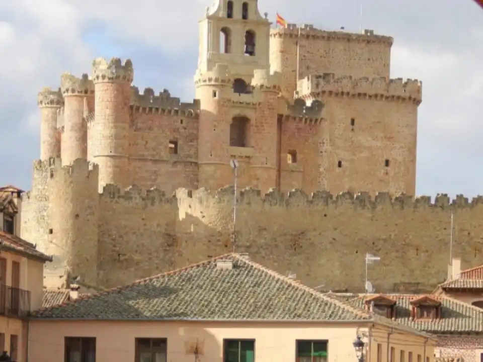 Casa o chalet en venta en Calle Máximo González, 20, Turégano Vista exterior de Casa o chalet en venta en Turégano con Calefacción, Jardín privado y Terraza