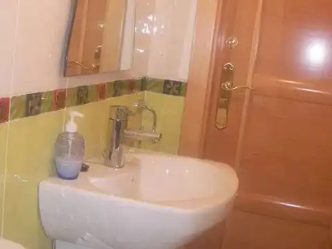 Wohnung zum Verkauf in Avenida de Las Abadias, 36, Norte Badezimmer von Wohnung zum Verkauf in Mérida mit Klimaanlage, Heizung und Privatgarten