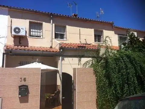 Wohnung zum Verkauf in Avenida de Las Abadias, 36, Norte Außenansicht von Wohnung zum Verkauf in Mérida mit Klimaanlage, Heizung und Privatgarten