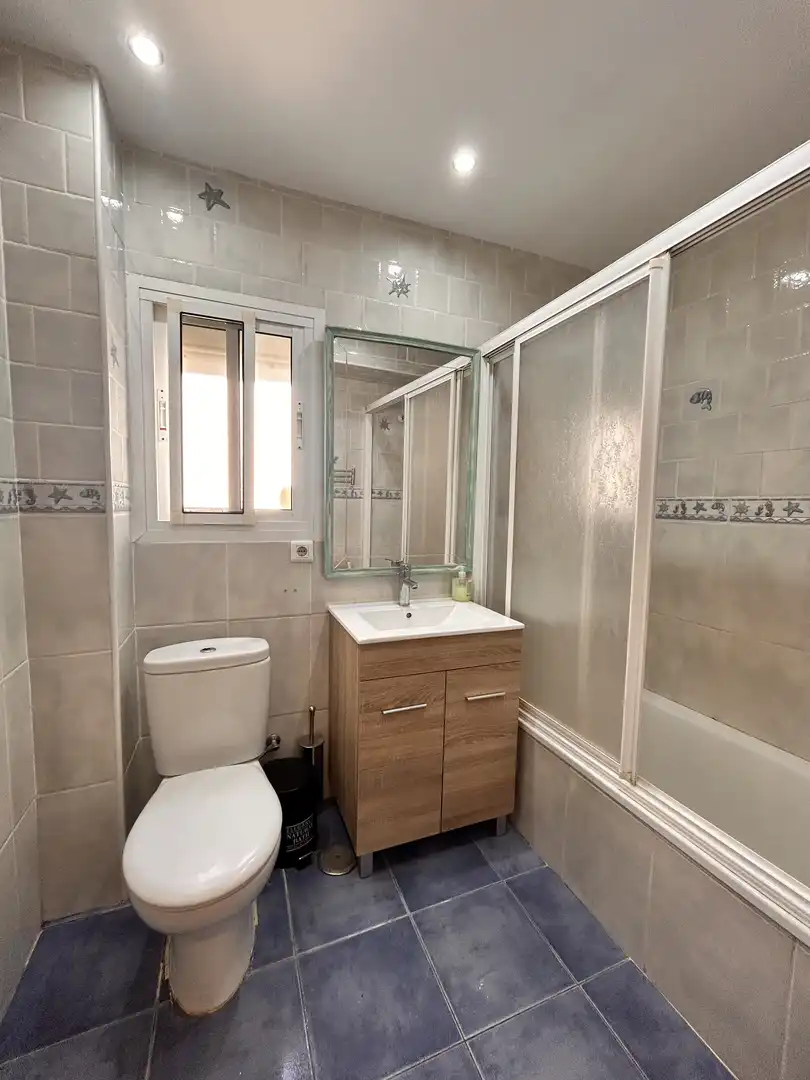 Piso de alquiler en Calle Archidona, 2, Portada Alta - Pol. Crta. De Cártama Baño de Piso de alquiler en Málaga