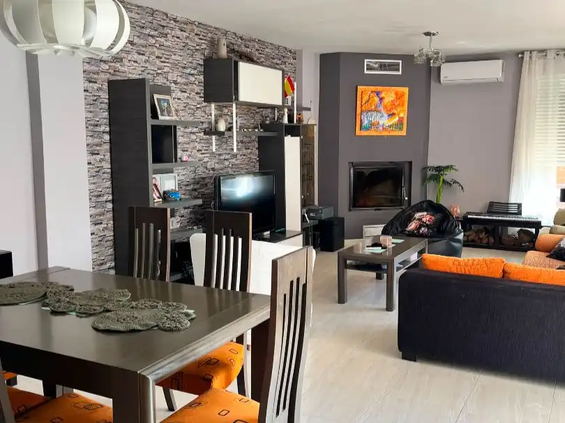 Haus oder Chalet zum Verkauf in Calle Valdezarza, 32, Daganzo de Arriba Wohnzimmer von Haus oder Chalet zum Verkauf in Daganzo de Arriba mit Klimaanlage, Heizung und Privatgarten