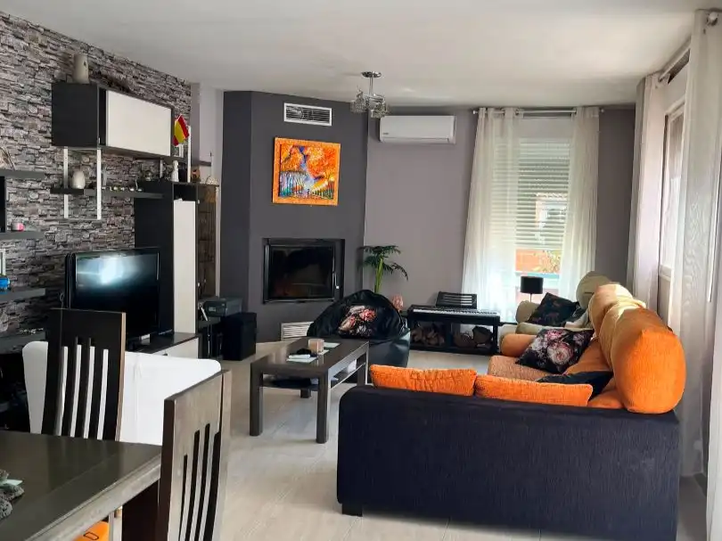 Haus oder Chalet zum Verkauf in Calle Valdezarza, 32, Daganzo de Arriba Wohnzimmer von Haus oder Chalet zum Verkauf in Daganzo de Arriba mit Klimaanlage, Heizung und Privatgarten