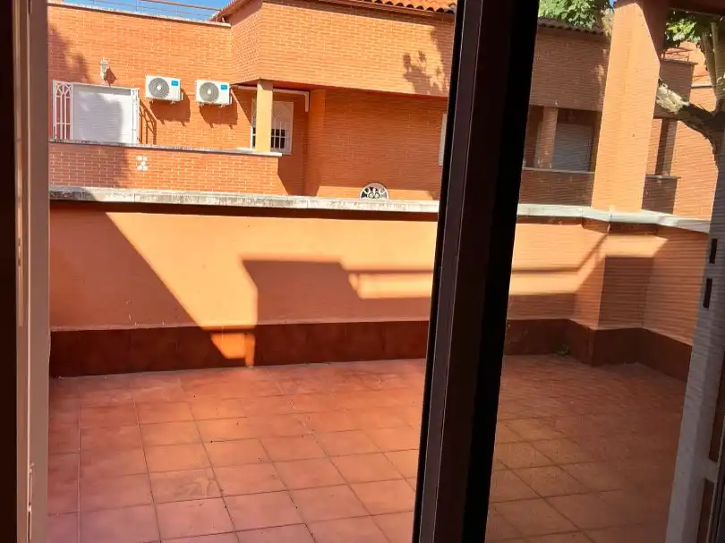 Haus oder Chalet zum Verkauf in Calle Valdezarza, 32, Daganzo de Arriba Terrasse von Haus oder Chalet zum Verkauf in Daganzo de Arriba mit Klimaanlage, Heizung und Privatgarten