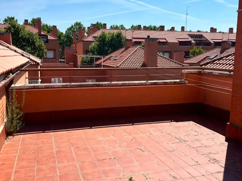 Haus oder Chalet zum Verkauf in Calle Valdezarza, 32, Daganzo de Arriba Terrasse von Haus oder Chalet zum Verkauf in Daganzo de Arriba mit Klimaanlage, Heizung und Privatgarten