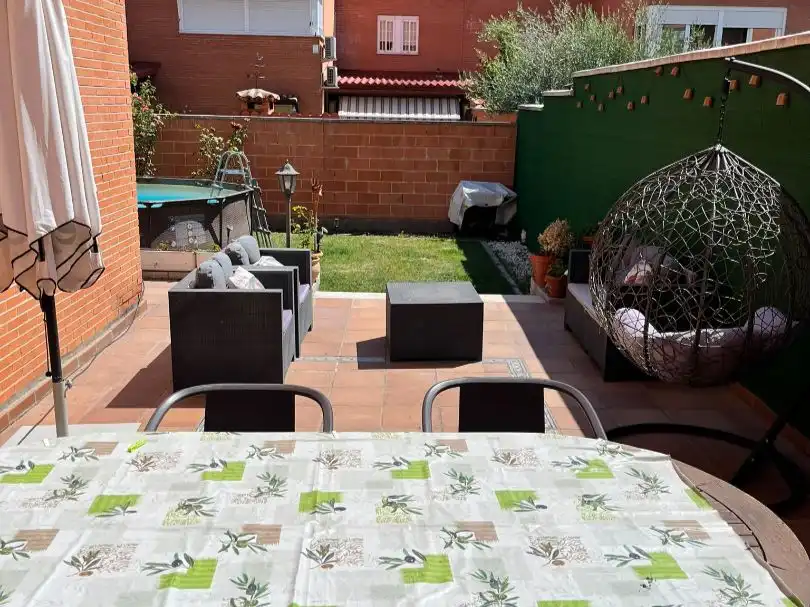 Haus oder Chalet zum Verkauf in Calle Valdezarza, 32, Daganzo de Arriba Terrasse von Haus oder Chalet zum Verkauf in Daganzo de Arriba mit Klimaanlage, Heizung und Privatgarten