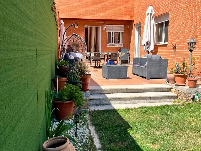 Haus oder Chalet zum Verkauf in Calle Valdezarza, 32, Daganzo de Arriba Terrasse von Haus oder Chalet zum Verkauf in Daganzo de Arriba mit Klimaanlage, Heizung und Privatgarten