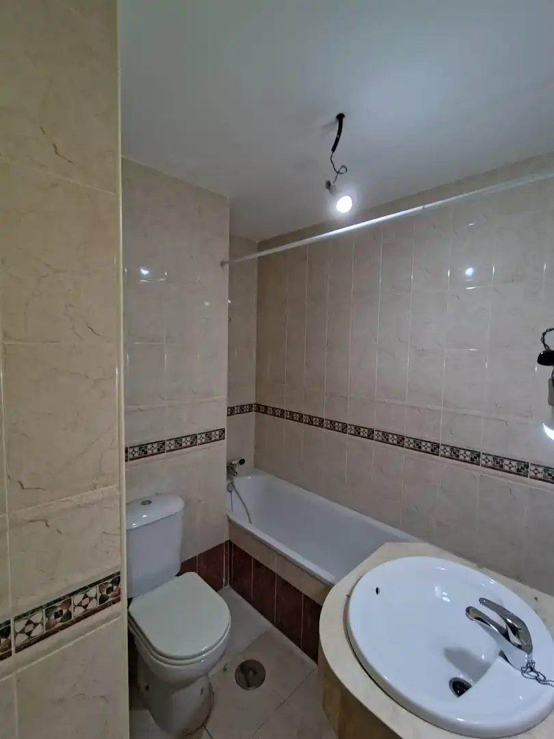 Pis en venda a Avenida Rafa Verdú, 1, Chapín - Campus Universitario - Navinco Bany de Pis en venda en Jerez de la Frontera amb Terrassa, Aparcament comunitari i Piscina comunitària