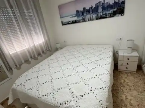 Piso de alquiler en Avenida Diego Ramírez Pastor, 166, Antonio Machado Habitación de Piso de alquiler en Torrevieja con Aire acondicionado, Terraza y Piscina