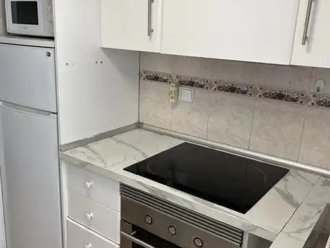 Piso de alquiler en Avenida Diego Ramírez Pastor, 166, Antonio Machado Cocina de Piso de alquiler en Torrevieja con Aire acondicionado, Terraza y Piscina