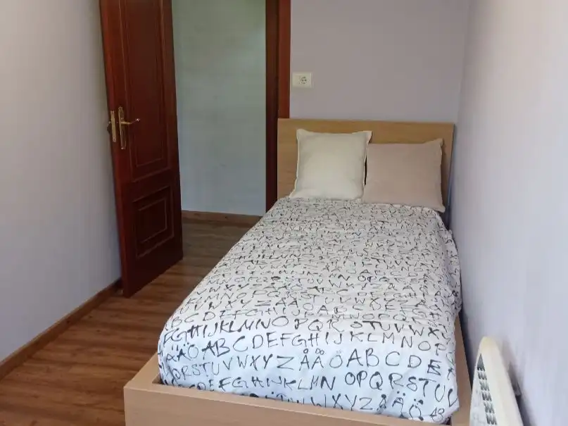Flat for rent in Rúa das Salvadas, 23, Campus Norte - San Caetano Bedroom of Flat for rent in Santiago de Compostela with Heating, Parquet flooring and Furnished