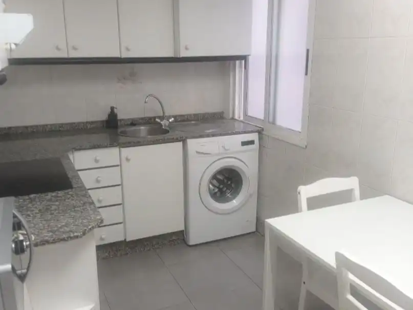 Flat for rent in Rúa das Salvadas, 23, Campus Norte - San Caetano Kitchen of Flat for rent in Santiago de Compostela with Heating, Parquet flooring and Furnished