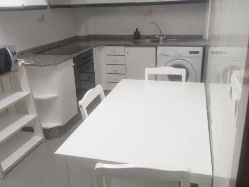 Flat for rent in Rúa das Salvadas, 23, Campus Norte - San Caetano Kitchen of Flat for rent in Santiago de Compostela with Heating, Parquet flooring and Furnished