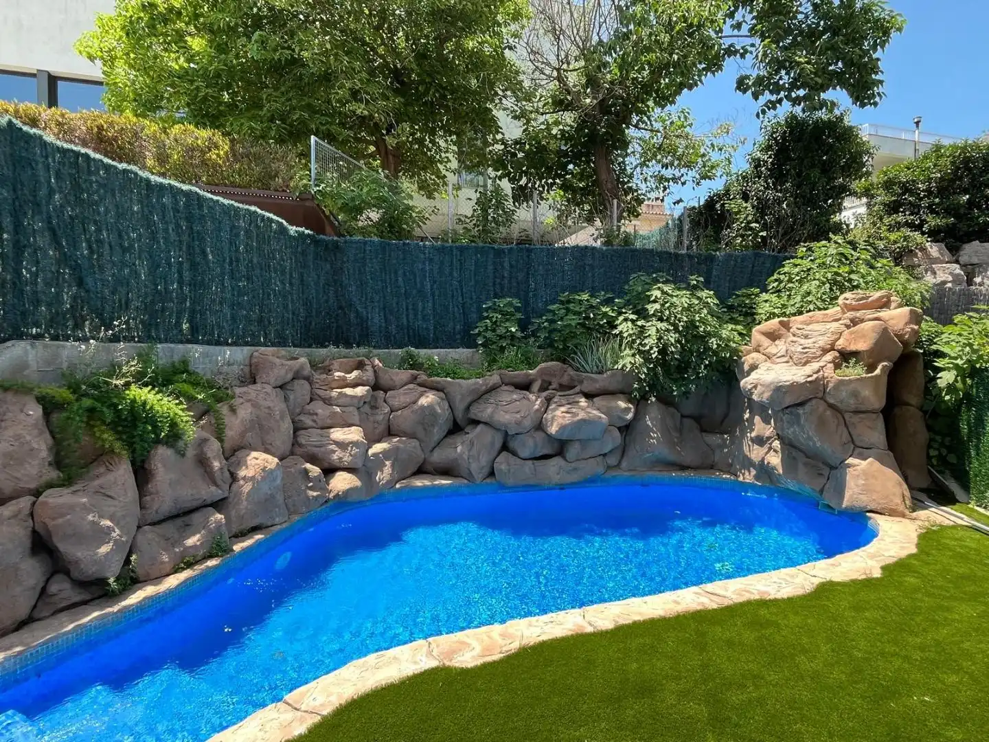 Schwimmbecken von Wohnung zum Verkauf in Santa Eulàlia de Ronçana mit Klimaanlage, Heizung und Privatgarten