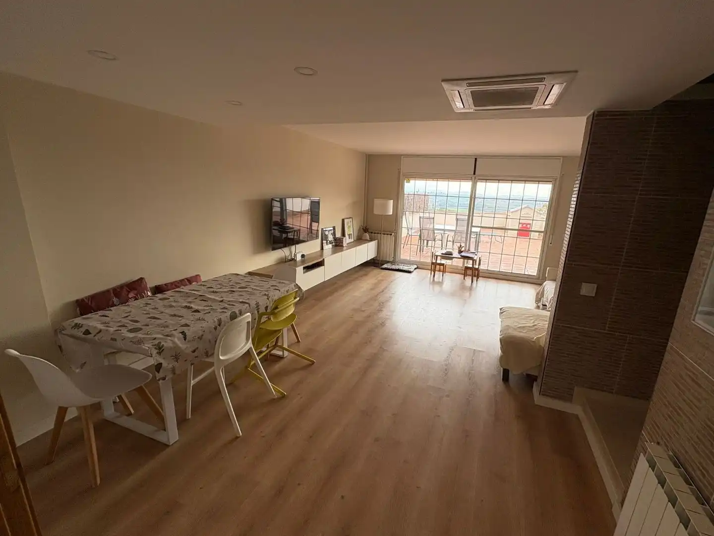 Wohnzimmer von Wohnung zum Verkauf in Santa Eulàlia de Ronçana mit Klimaanlage, Heizung und Privatgarten