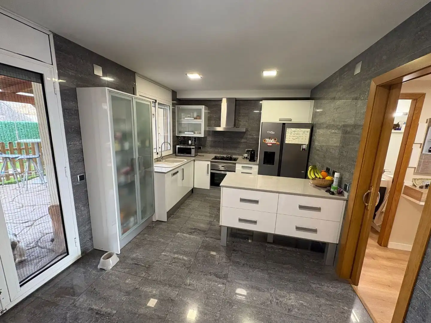 Küche von Wohnung zum Verkauf in Santa Eulàlia de Ronçana mit Klimaanlage, Heizung und Privatgarten