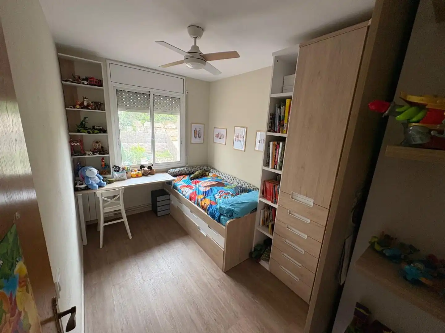 Schlafzimmer von Wohnung zum Verkauf in Santa Eulàlia de Ronçana mit Klimaanlage, Heizung und Privatgarten