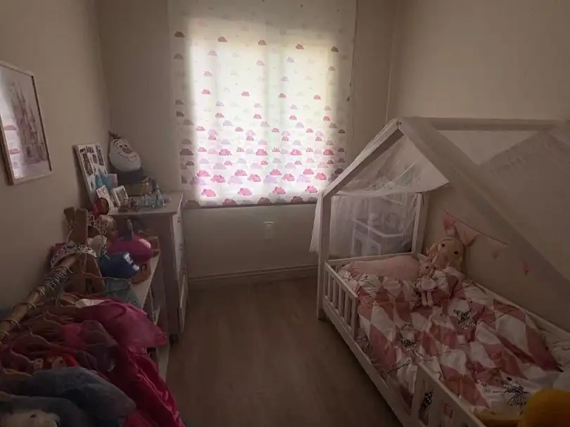 Schlafzimmer von Wohnung zum Verkauf in Santa Eulàlia de Ronçana mit Klimaanlage, Heizung und Privatgarten