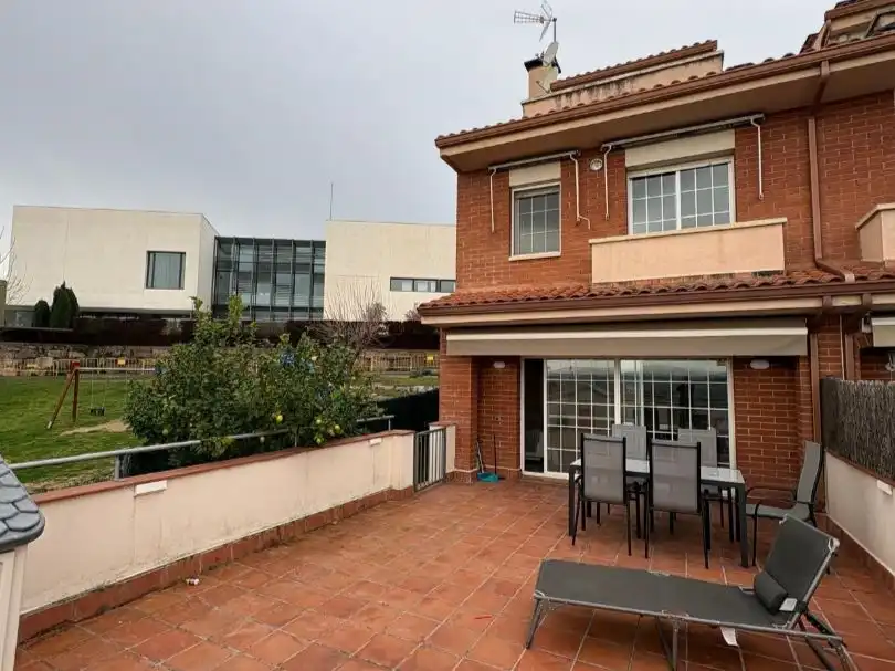 Terrasse von Wohnung zum Verkauf in Santa Eulàlia de Ronçana mit Klimaanlage, Heizung und Privatgarten
