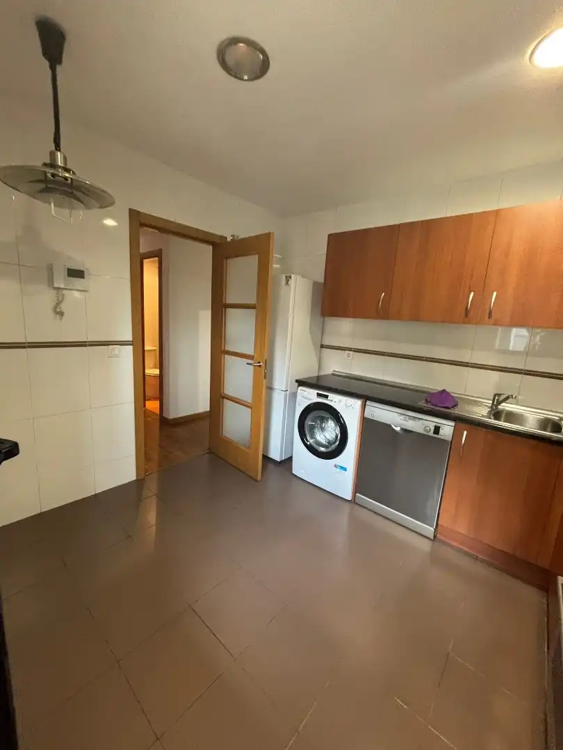 Piso de alquiler en Calle Emilia Pardo Bazán, 12, El Carbayedo - El Quirinal Cocina de Piso de alquiler en Avilés con Trastero