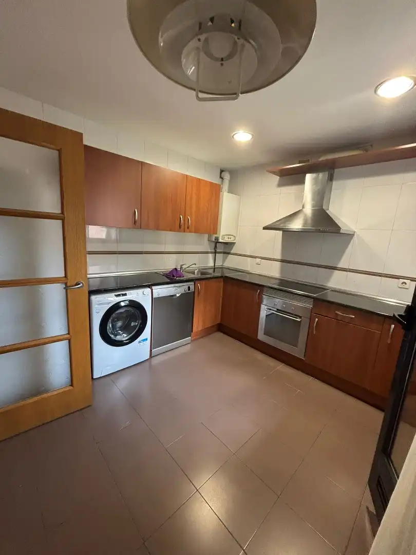 Piso de alquiler en Calle Emilia Pardo Bazán, 12, El Carbayedo - El Quirinal Cocina de Piso de alquiler en Avilés con Trastero