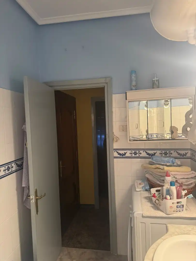 Bathroom of Flat for rent in Aller