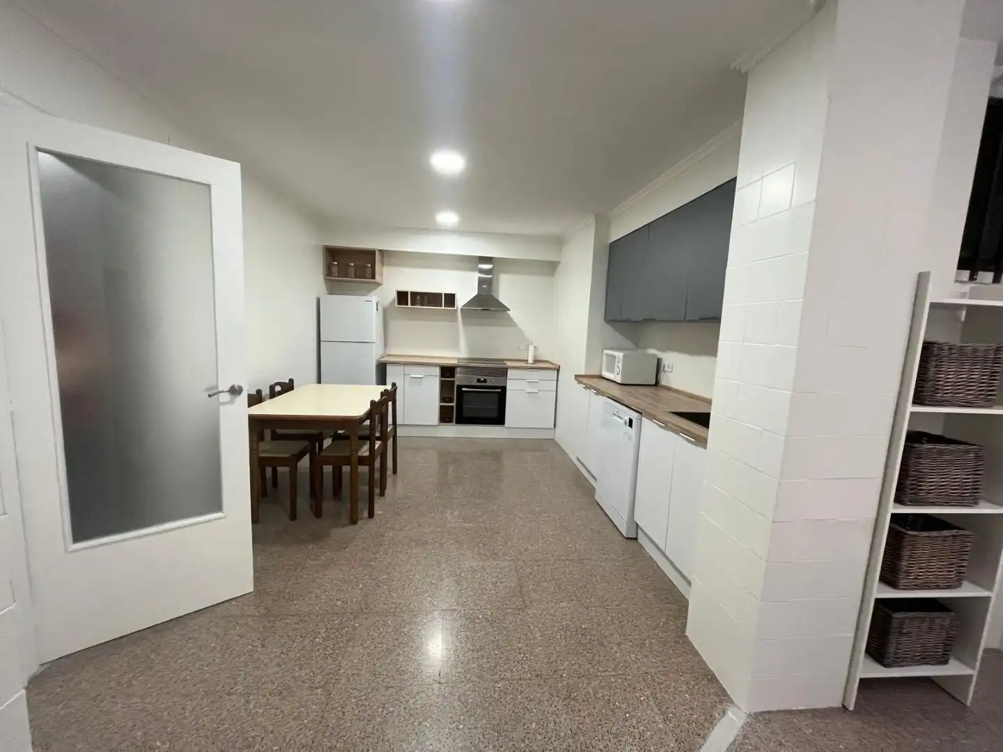 Flat for rent in Carrer Hilarión Eslava, 3, Reina Victoria - Miguel Hernández Kitchen of Flat for rent in Elche / Elx with Air Conditioner, Terrace and Furnished