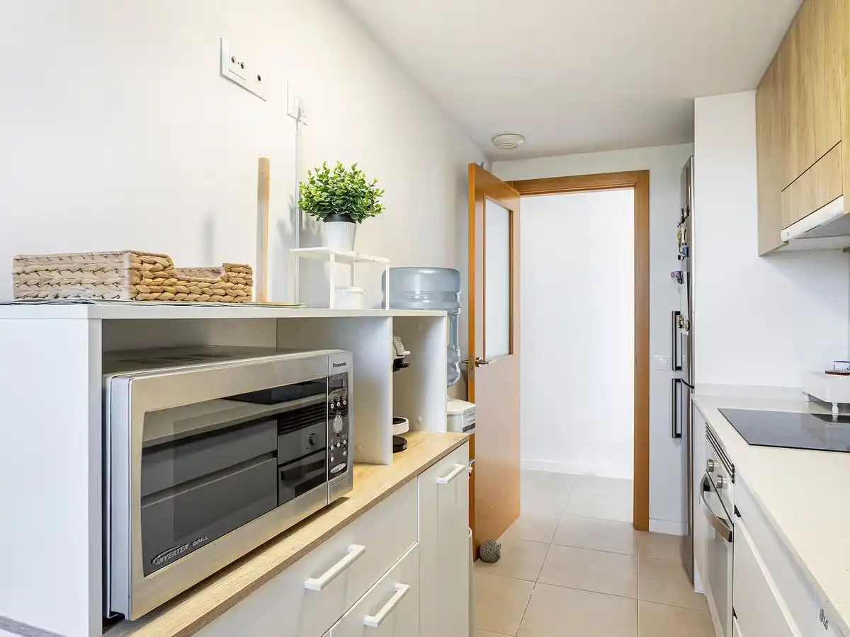 Wohnung zum Verkauf in Avinguda de la Tramuntana, 12, Playa del Puig Küche von Wohnung zum Verkauf in El Puig de Santa Maria mit Klimaanlage, Terrasse und Schwimmbad