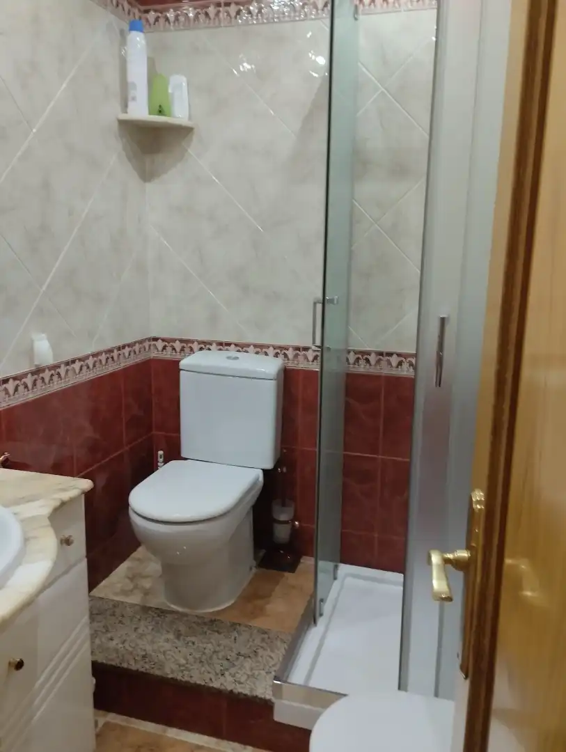 Baño de Piso de alquiler en Cuenca con Calefacción, Trastero y Amueblado