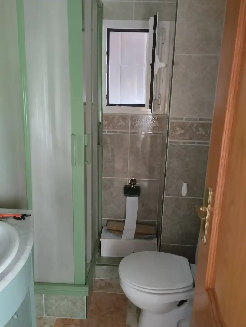 Baño de Piso de alquiler en Cuenca con Calefacción, Trastero y Amueblado