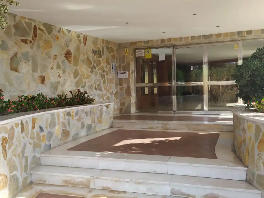 Pis de lloguer a Calle Alcalá Galiano, 40, Los Pacos Pis de lloguer en Fuengirola amb Aire condicionat, Piscina i Balcó
