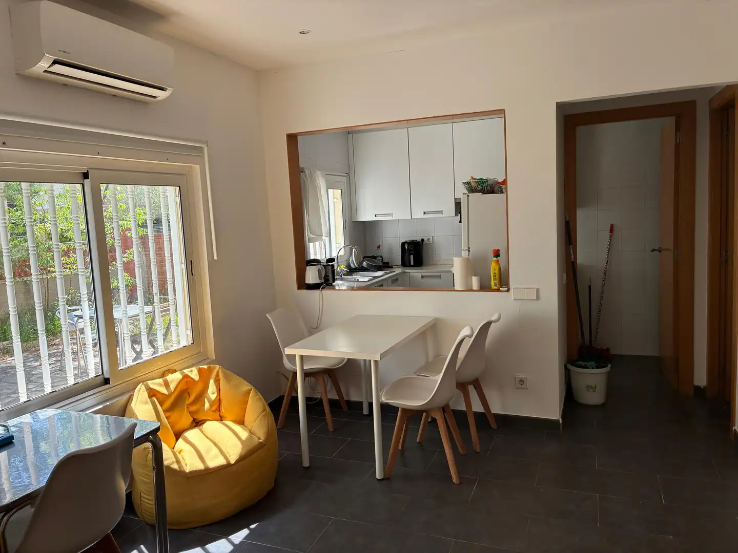 Room in Carrer d'Orense, 1, Mira-sol