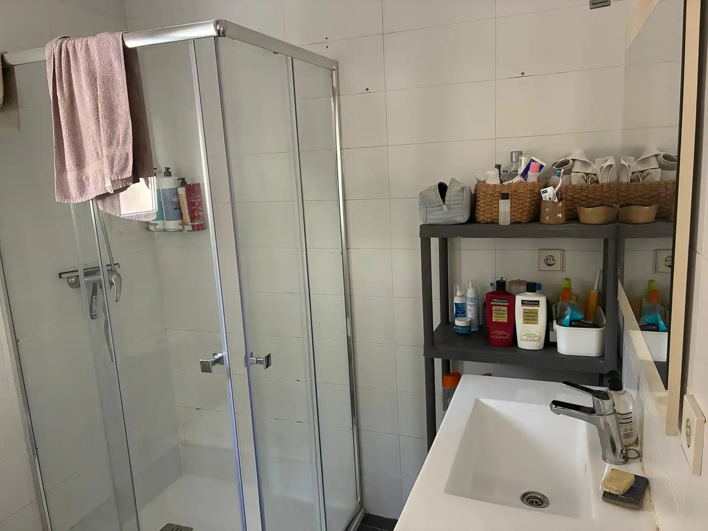 Room in Carrer d'Orense, 1, Mira-sol