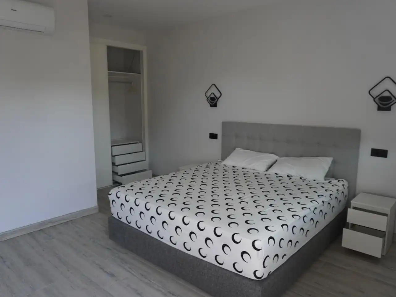 Casa o xalet en venda a Cala Vedella - Cala Tarida Dormitori de Casa o xalet en venda en Sant Josep de sa Talaia amb Aire condicionat, Terrassa i Piscina