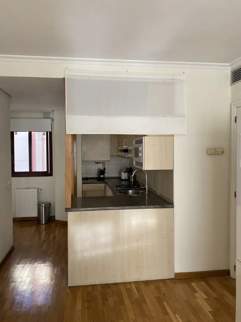 Kitchen of Flat for rent in  Madrid Capital  with Air Conditioner and Balcony
