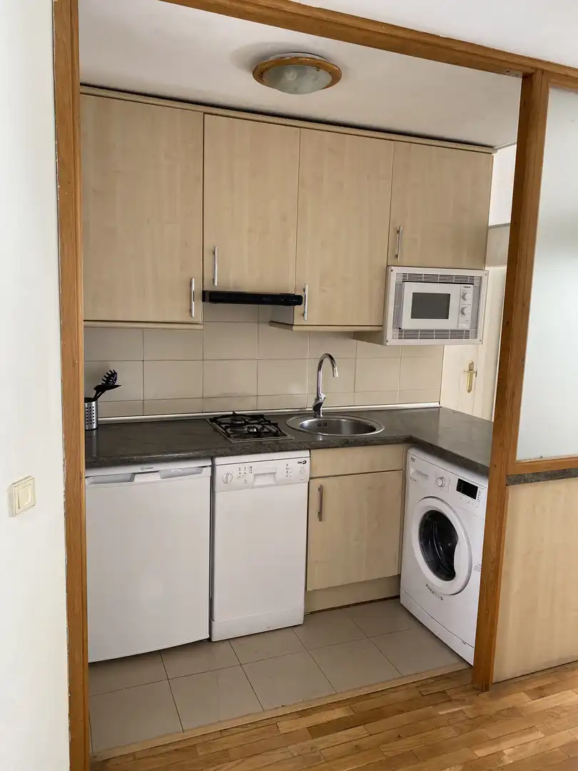 Kitchen of Flat for rent in  Madrid Capital  with Air Conditioner and Balcony