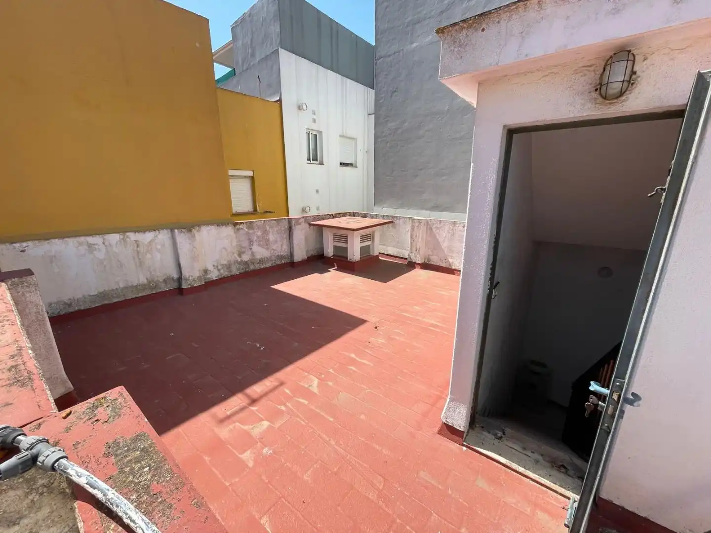 Detached homes for sale in Calle San José, 6, Santa Bárbara - Ciudad Deportiva Terrace of Detached homes for sale in La Línea de la Concepción with Terrace