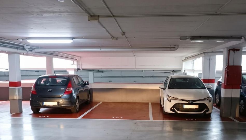 Garaje en venta en Calle Cristóbal Acuña, 12, Barriada Militar 2 de Mayo - Capiscol, Burgos Capital - imagen 1 Foto 1 de Garaje en venta en Calle Cristóbal Acuña, 12, Barriada Militar 2 de Mayo - Capiscol, Burgos Capital