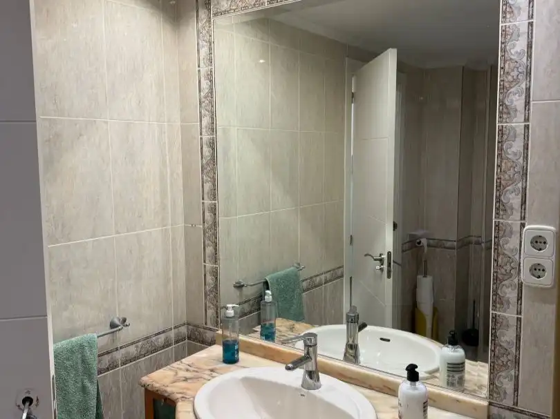 Badezimmer von Wohnung zur untervermieten in Valencia mit Klimaanlage, Möbliert und Balkon