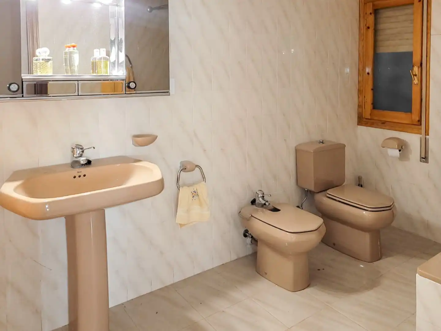 Flat for sale in Calle Calderé, 24, La Fresneda Bathroom of Flat for sale in La Fresneda with Air Conditioner, Heating and Private garden