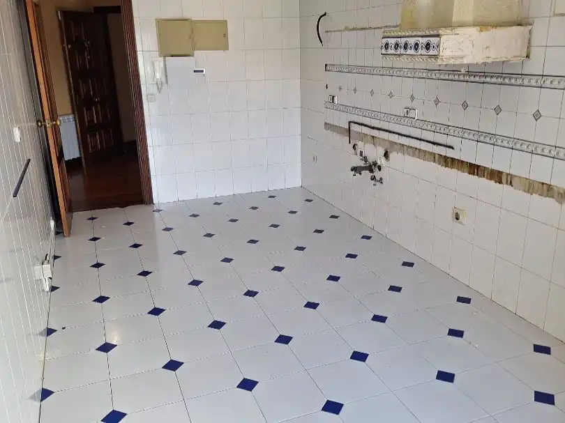 Flat for sale in Iparraguirre Kalea, 20, Azken Portu - Behobia Kitchen of Flat for sale in Irun with Air Conditioner and Terrace